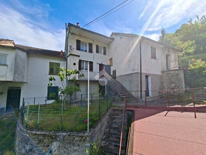 Casa con 6 locali in vendita in Località Selva di Vobbia, Vobbia