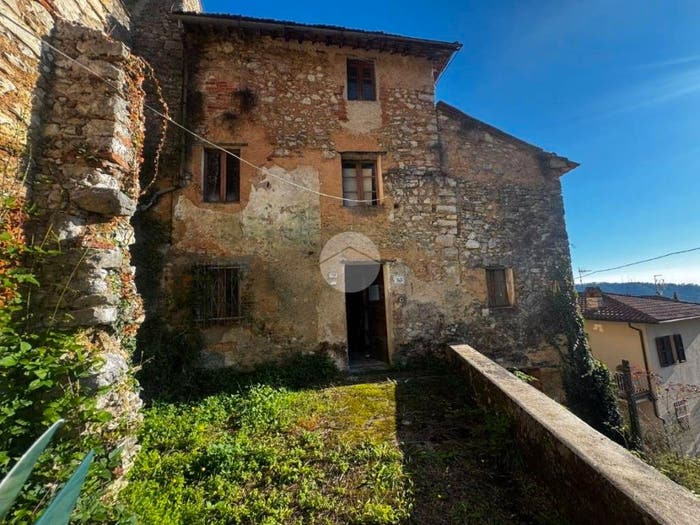 Casa con 5 locali in vendita in Casa Indipendente Via Pieve, Camaiore Paese, Camaiore
