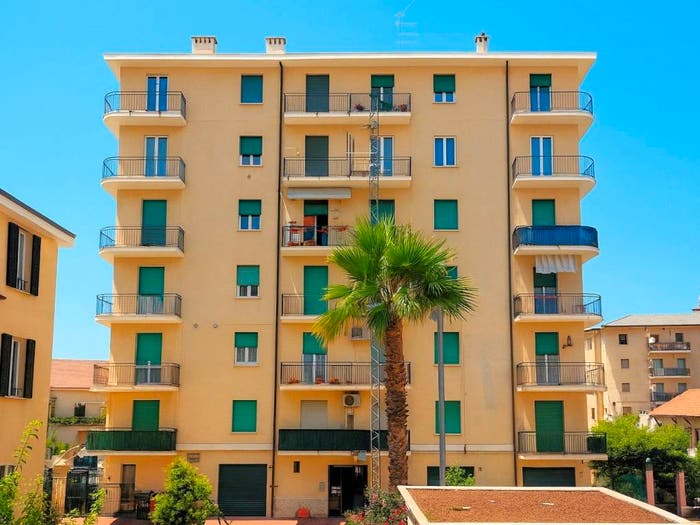 Appartamento quadrilocale in vendita in Piazza Goffredo Mameli, Porto Maurizio, Imperia