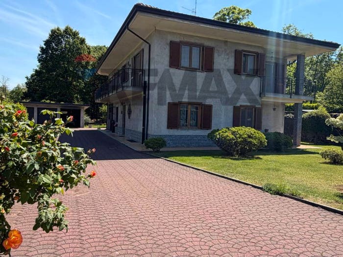 Casa con 6 locali in vendita in Centro, Pogno