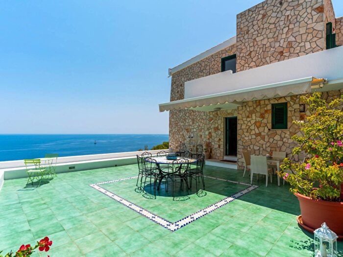 Casa con 8 locali in vendita in Sp, Gagliano Del Capo