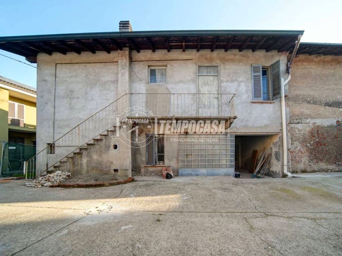 Casa quadrilocale in vendita in Via Eugenio Villoresi, Centro, Castano Primo