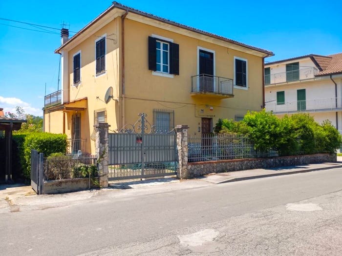 Casa quadrilocale in vendita in Via San Giuliano, Le Rase Vetiche, Frosinone
