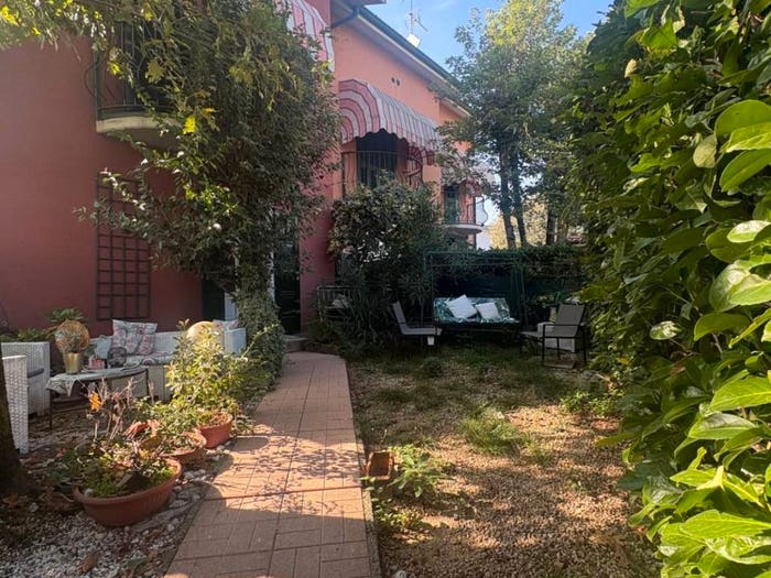 Casa quadrilocale in vendita in Via Don Giulio Carminati, Boltiere