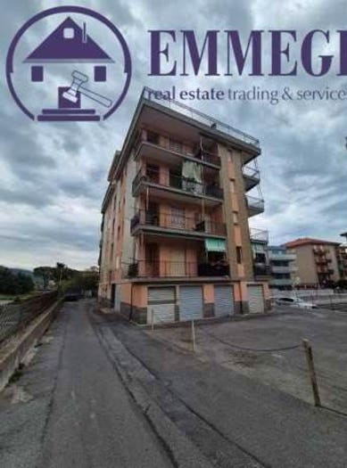 Appartamento quadrilocale in vendita in Via Michelangelo Buonarroti, Borghetto Santo Spirito