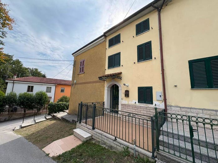 Casa trilocale in vendita in Via Colle Manieri, Cantalupo nel Sannio