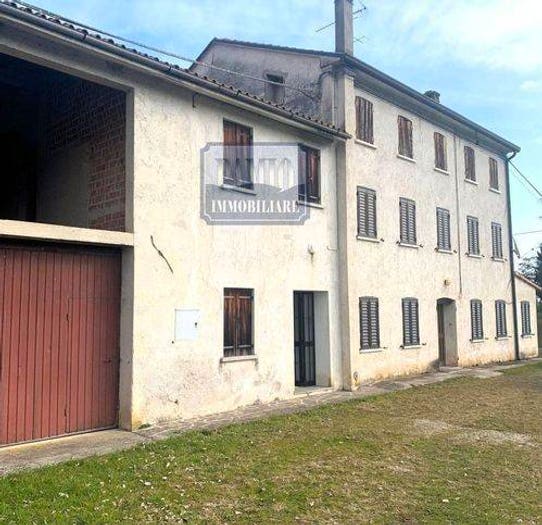 Casa con 6 locali in vendita in Nervesa della Battaglia