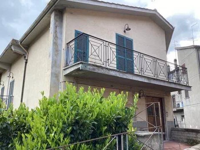 Appartamento quadrilocale in vendita in Via Roma, Bassano Romano