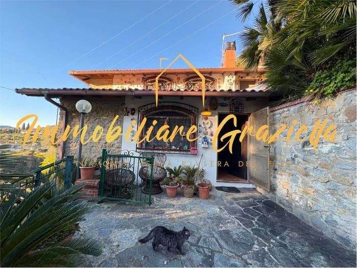 Casa con 6 locali in vendita in Due Strade, Bordighera