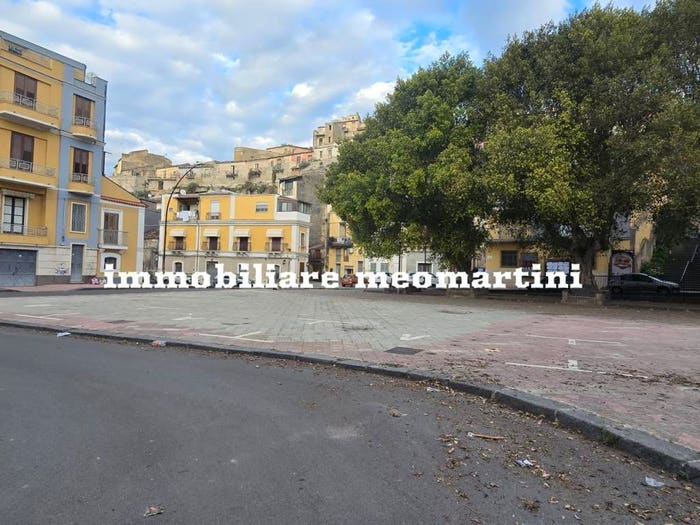 Appartamento con 6 locali in vendita in Piazza Guglielmo Oberdan, Lentini