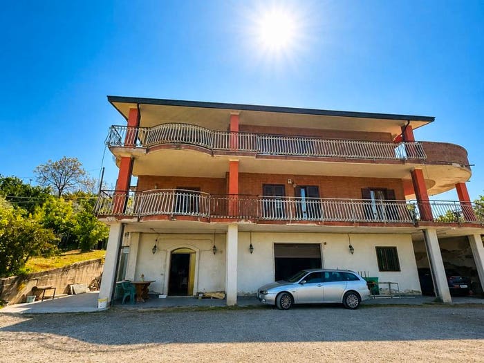Casa con 6 locali in vendita in Contrada Chiaira, Quattrograna Bellizzi Sant'Oronzo, Avellino