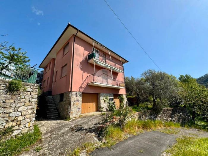 Casa con 6 locali in vendita in Via Giovanni XXIII, Castiglione Chiavarese