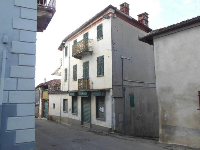Casa con 6 locali in vendita in via Maestra, Pino d'Asti
