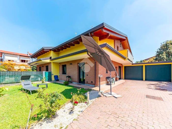 Casa con 6 locali in vendita in Via Alessandro Manzoni, Gerenzano