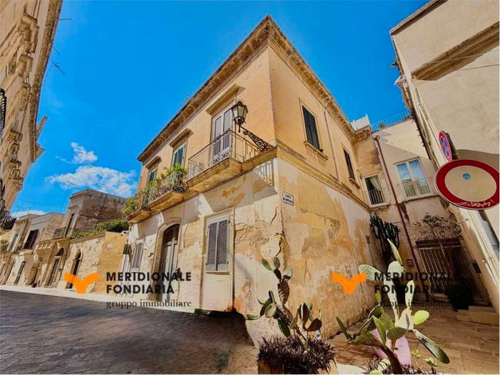 Appartamento con 6 locali in vendita in Via Quinto Ennio A, Centro Storico, Lecce