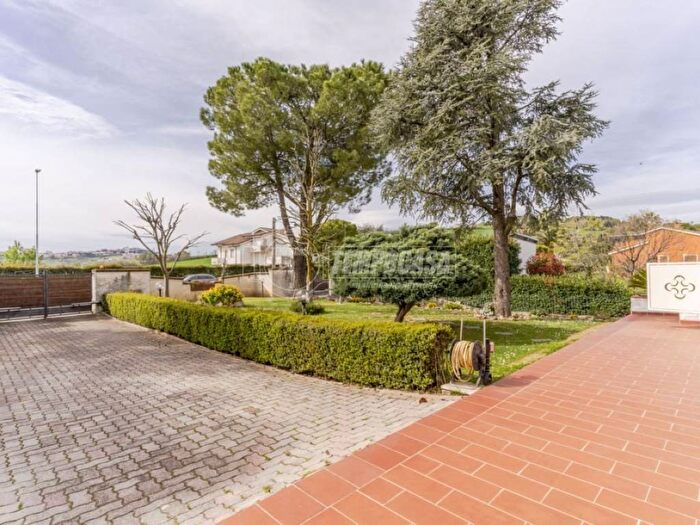 Appartamento con 5 locali in vendita in Villa Luciani, Montegranaro