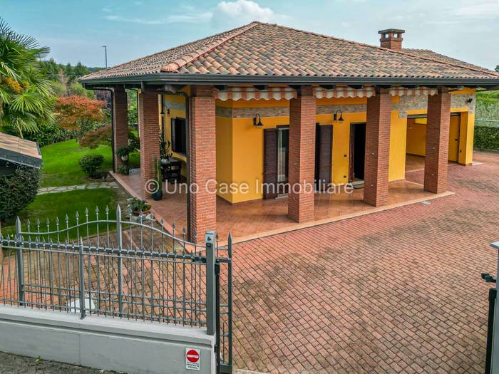 Casa con 6 locali in vendita in Via Porta Pia, Centro, Cuceglio