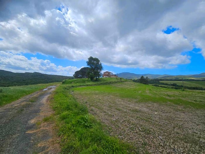 Casa con 6 locali in vendita in Montecatini Val di Cecina