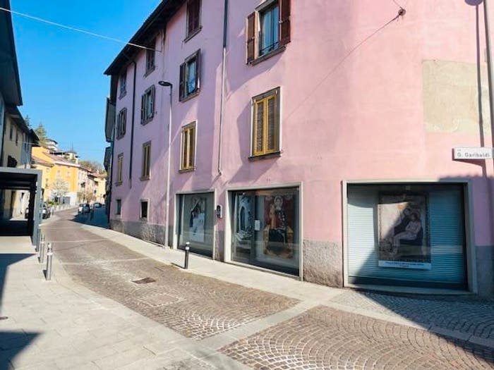 Casa con 6 locali in vendita in Via Giuseppe Garibaldi, Centro, Nembro