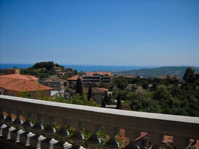 Casa con 6 locali in vendita in Colonnella
