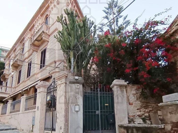Casa bilocale in vendita in Salita Santa Barbara, Tirone, Messina