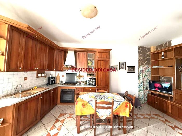 Appartamento trilocale in vendita in Via Teodoro Lascari, Lascari