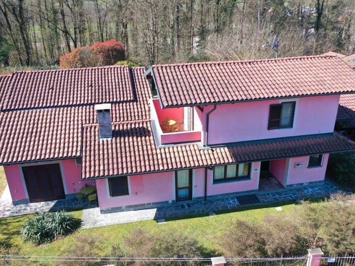 Casa con 6 locali in vendita in Via Monviso, Oleggio Castello