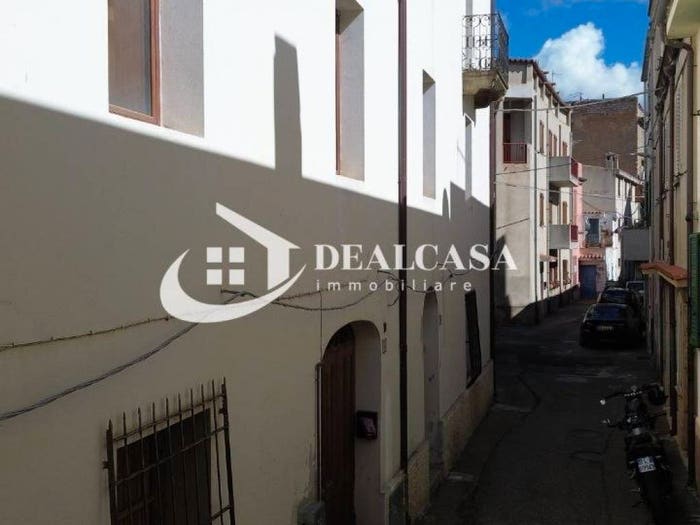 Casa con 6 locali in vendita in Via Michelangelo Buonarroti, Centro, Nuoro