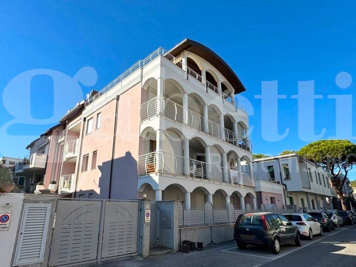 Appartamento quadrilocale in vendita in Via Milano, Centro, Giulianova