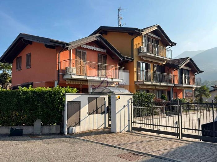 Appartamento quadrilocale in vendita in Via Crocetta, Cuasso Al Piano, Cuasso al Monte