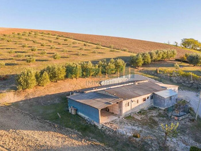 Casa con 6 locali in vendita in Contrada San Girolamo SNC, Fermo