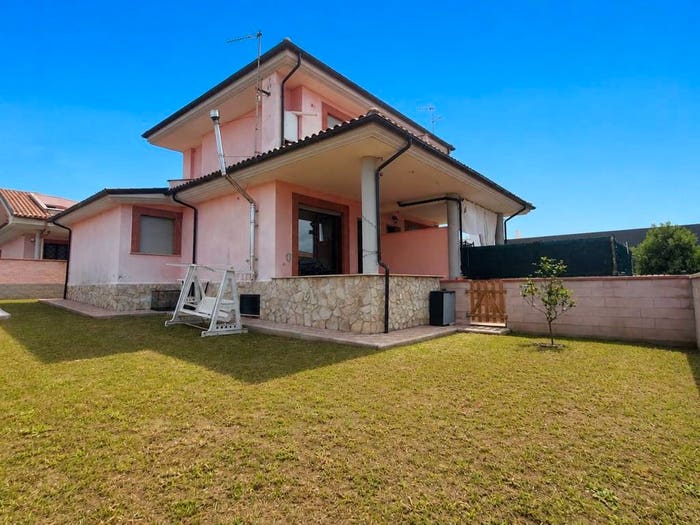 Casa bilocale in vendita in Via Monte Celio, Cocchino, Anzio
