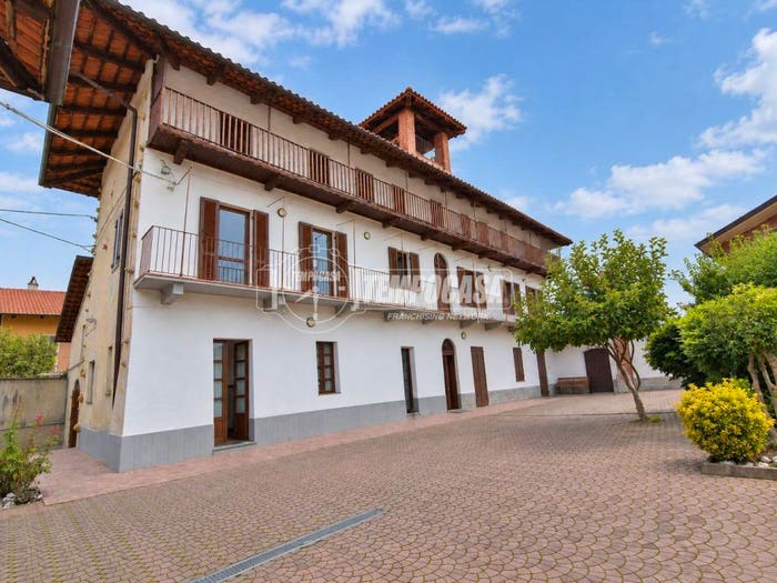 Casa con 6 locali in vendita in Via Malone Grange di Front, Grange, Front