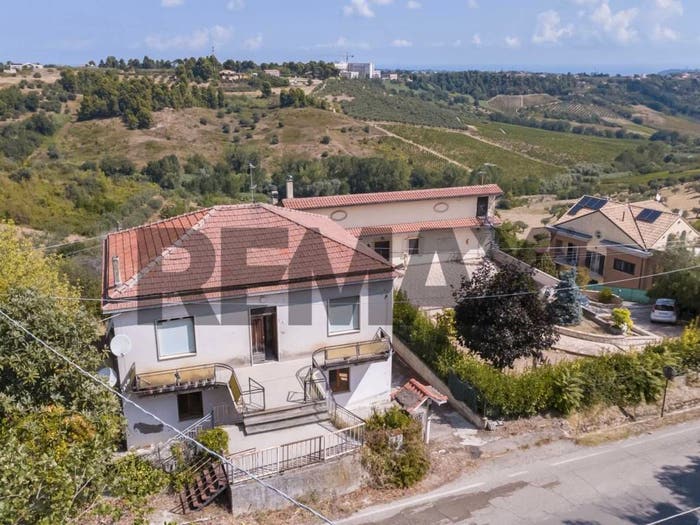 Casa con 6 locali in vendita in strada del san salvatore, Chieti Città, Chieti