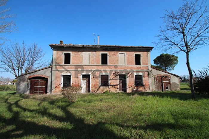 Casa con 17 locali in vendita in Via Maglianella, Forli'
