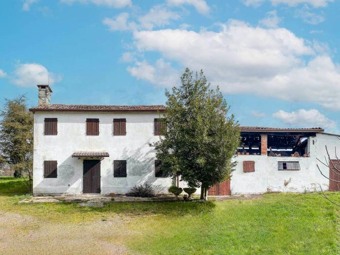 Casa con 6 locali in vendita in Via D Menin dei Mille, Centro, Camponogara