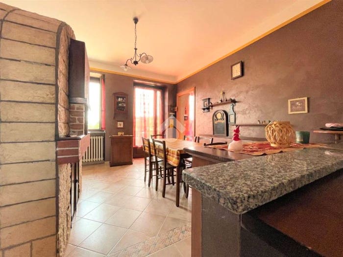 Casa con 6 locali in vendita in Strada comunale pratoregio, Pratoregio, Chivasso