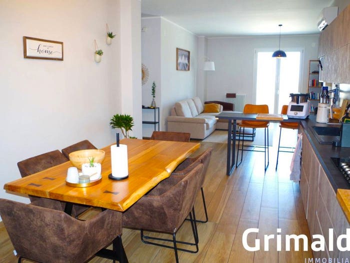 Appartamento con 5 locali in vendita in Corso Cesare Vergine, Tuglie