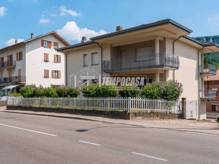 Appartamento con 5 locali in vendita in Viale Enzo Bagnoli, Castelnuovo Ne' Monti, Castelnovo Ne' Monti