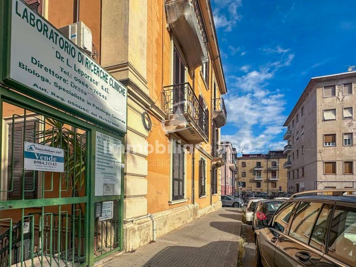 Appartamento con 6 locali in vendita in Via Brenta, Centro, Cosenza