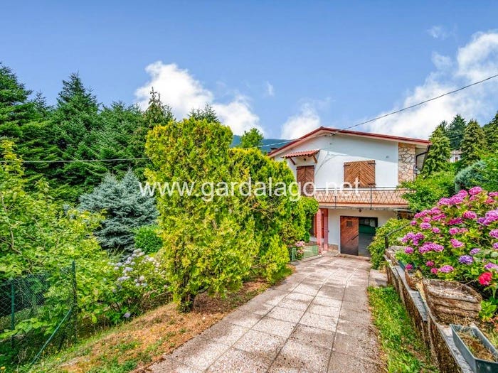 Casa con 6 locali in vendita in Villaggio Albare', Ferrara di Monte Baldo