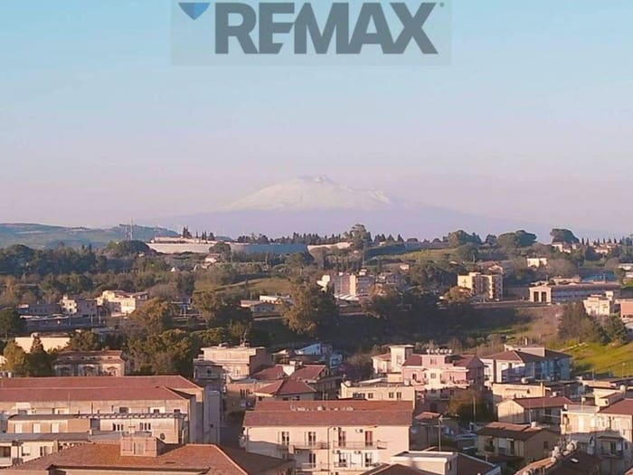 Appartamento con 6 locali in vendita in PIAZZA BELLINI, Centro, Caltagirone