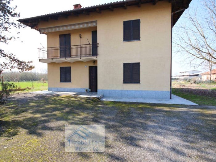 Casa quadrilocale in vendita in Via Enrico Martini Mauri, Scaparone Biglini Magliano, Alba