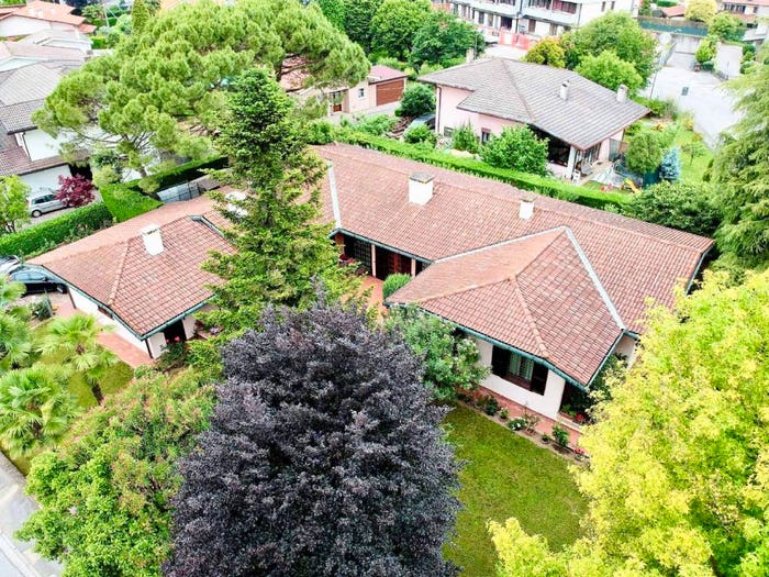 Casa con 6 locali in vendita in Via Brigata Tridentina, Centro, Camisano Vicentino