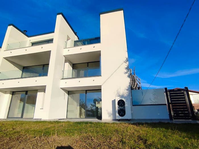 Appartamento quadrilocale in vendita in Via Addolorata, Centro, Carugo