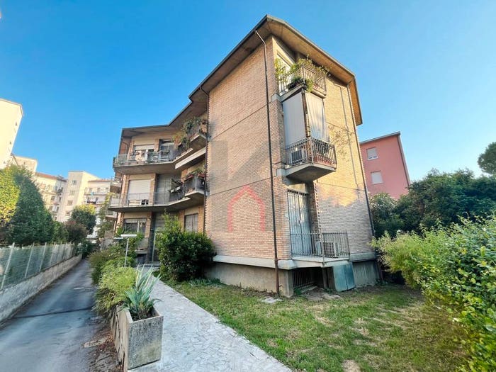 Appartamento con 6 locali in vendita in Parco Urbano Piscina, Forlì