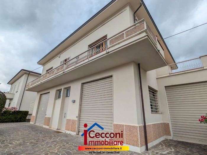 Casa con 6 locali in vendita in Cerreto Guidi