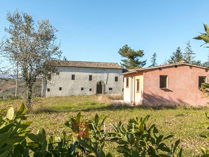 Casa con 6 locali in vendita in Fermo