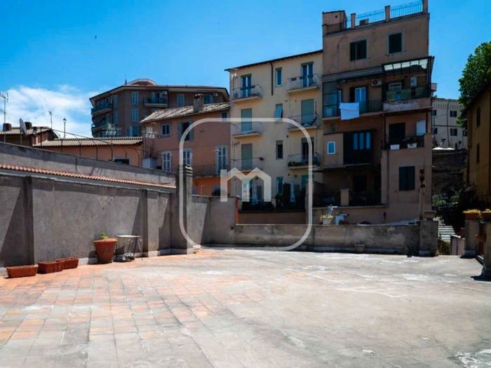 Appartamento con 6 locali in vendita in Via Nino Bixio, Frascati