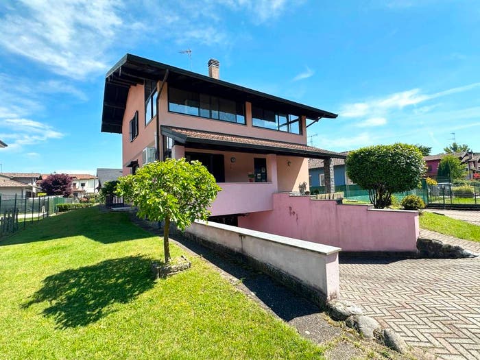 Casa con 6 locali in vendita in Via Papa Giovanni XXIII, Borgo Ticino